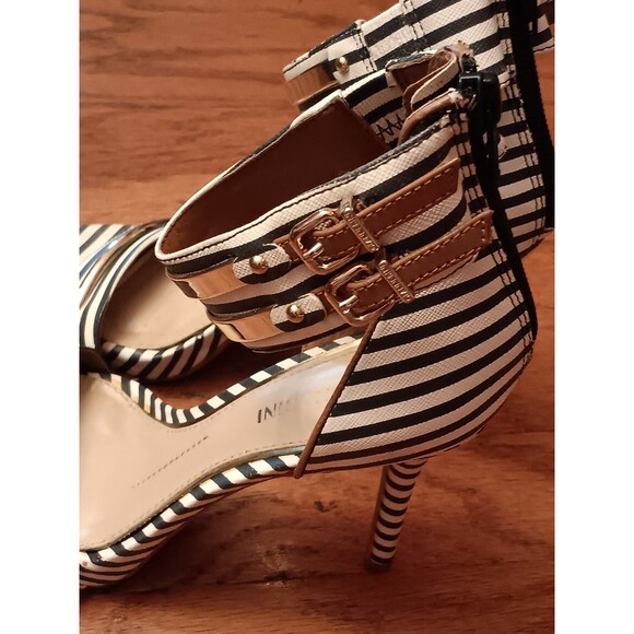 Navy and beige Gianni Bini heels - Picture 3 of 4